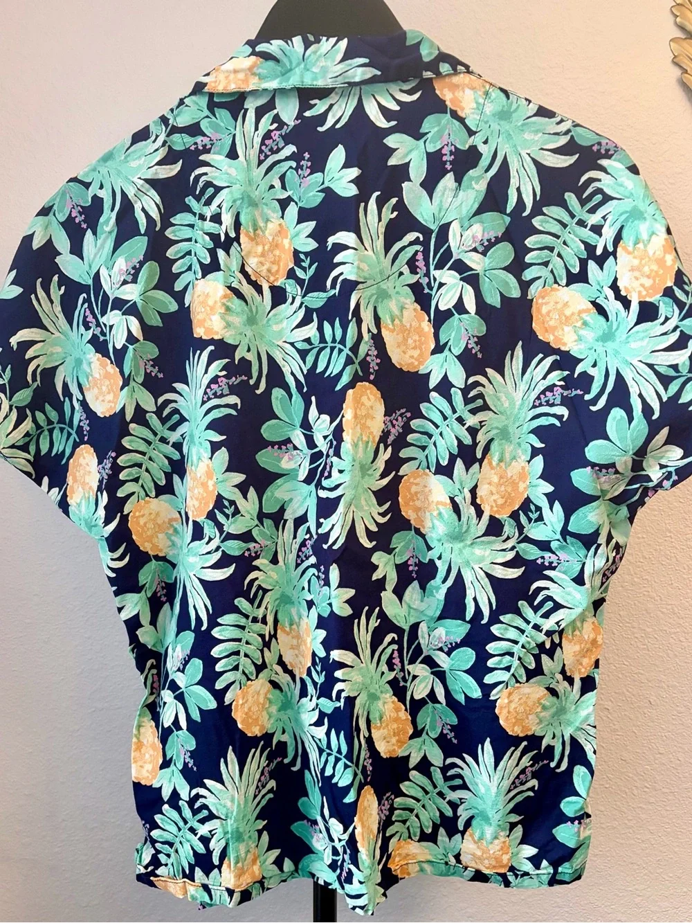 UNI QLO Navy Blue Top with Pineapple / Tropical Print Button-Down Shirt Size S - Picture 4 of 6